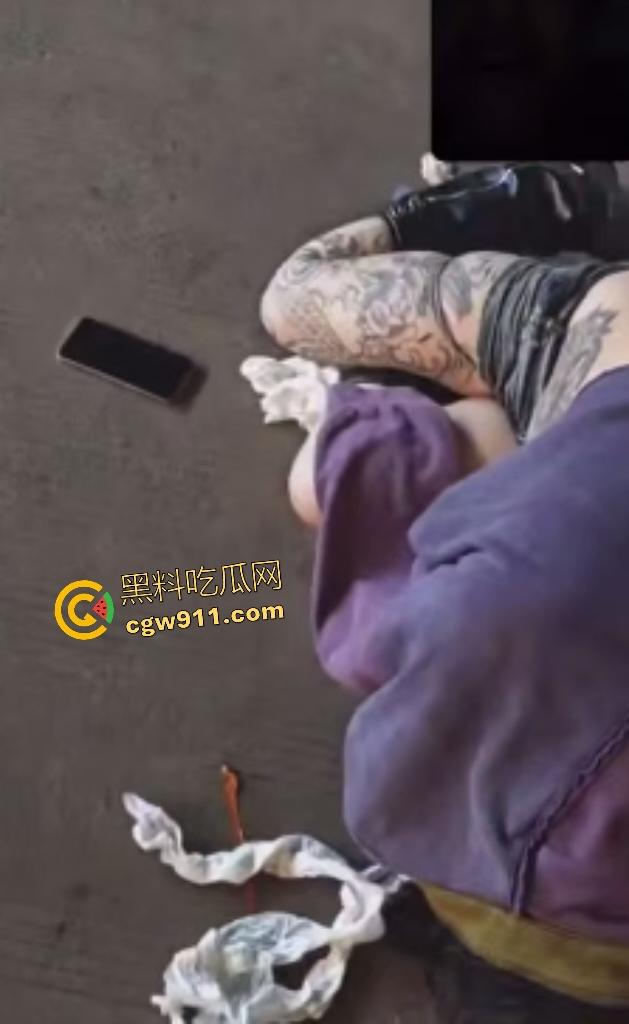 深圳浩南酒吧，符文贱货醉死路边狂抠喉咙！大奶毒猪喷酒汁如瘟疫喷泉，谁捡尸必然感染性病鸡巴烂掉！-6