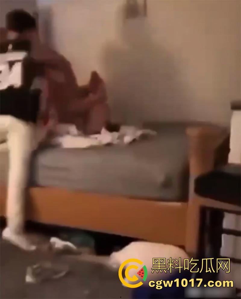 最屌捉奸时刻，都挨拳头了还没拔出来，全程对峙鸡巴一直在逼里，这是还打算继续么？不射出来誓不罢休啊！-3