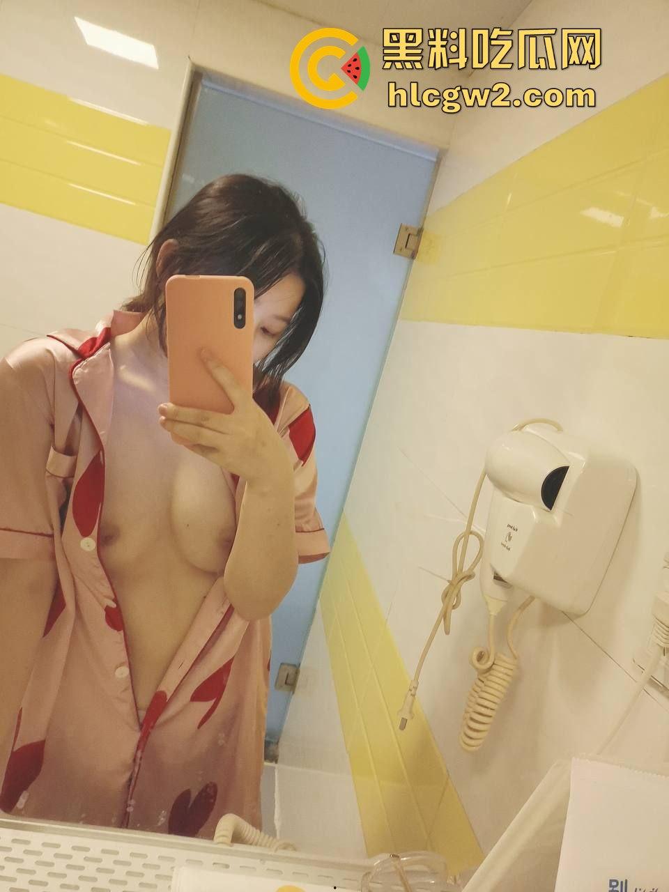 瓜友投稿酒店约炮极品良家人妻 无套直入内射 骚逼水多夹得紧 干得小少妇娇喘不止 爽到飞起！-2