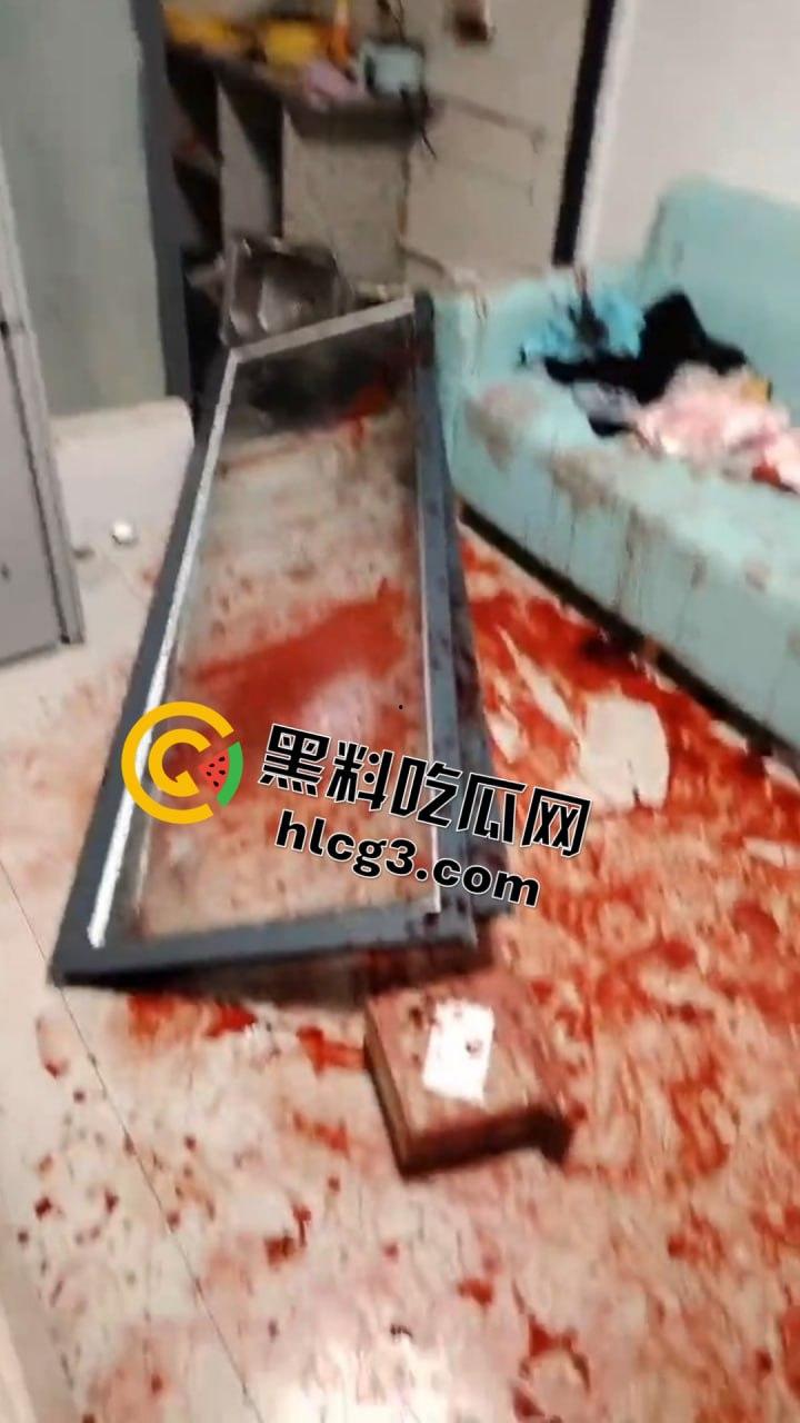 海州血腥夫妻打架现场曝光，门被干倒，血流成河，私密聊天记录全网疯传-14