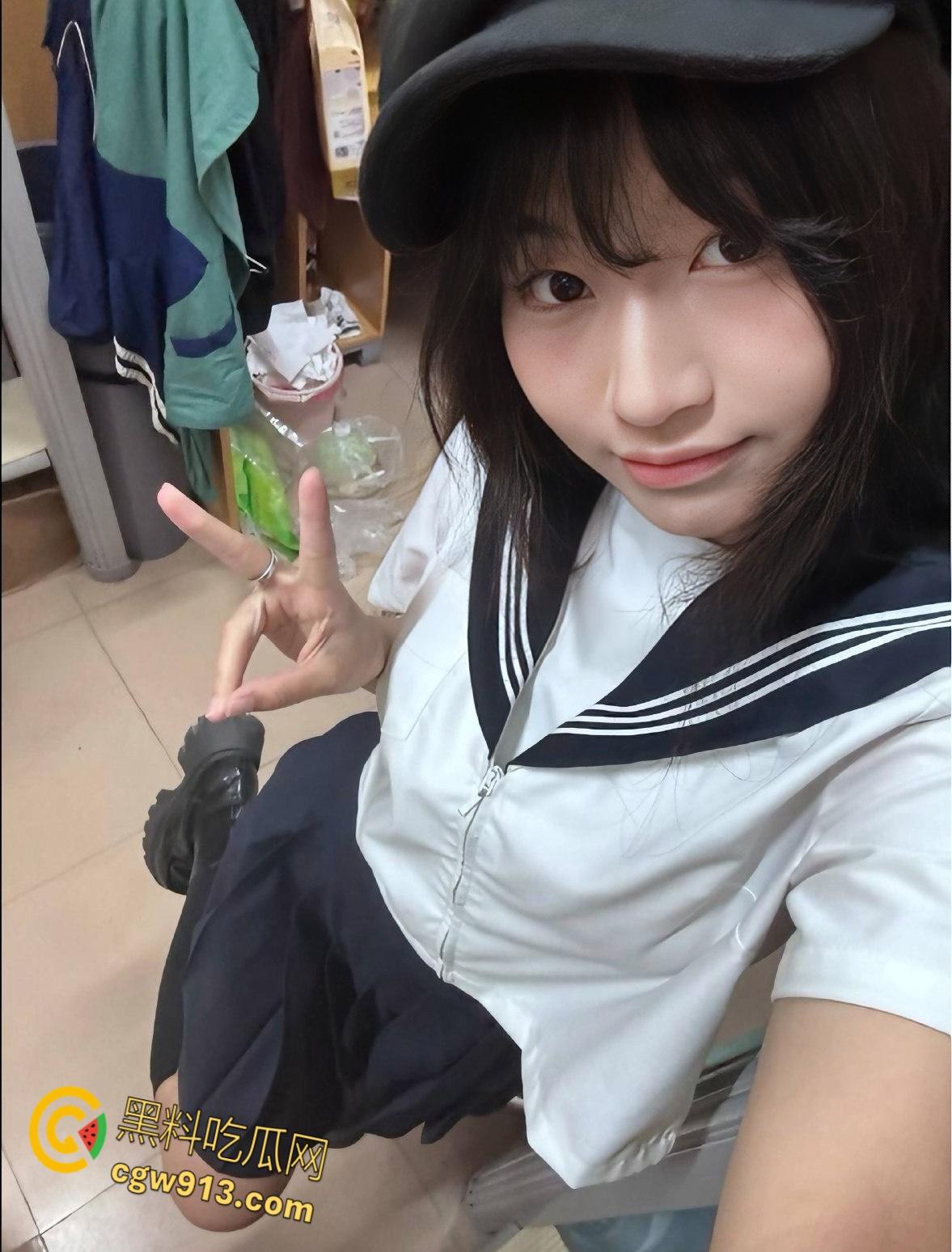 武汉纺织大学【王芷若】，清纯外表下爱穿女仆装，被男友掐脖激情调教，清晰对白淫荡又搞笑 ！-2