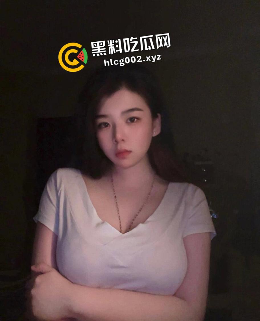 云南大学巨乳学姐被调教 喜欢被深喉的母狗 肥美多汁的鸡巴套子 被富二代包养调教视频流出-2