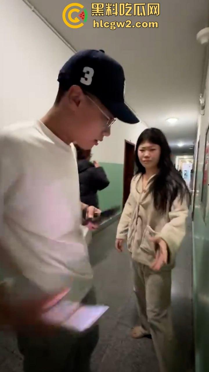 山东济宁学院【张梦琪】一女vs多男被男友发现 当众曝光多段聊骚记录 公交车也不过如此-12