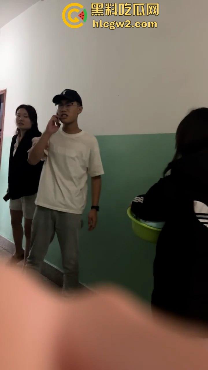 山东济宁学院【张梦琪】一女vs多男被男友发现 当众曝光多段聊骚记录 公交车也不过如此-13