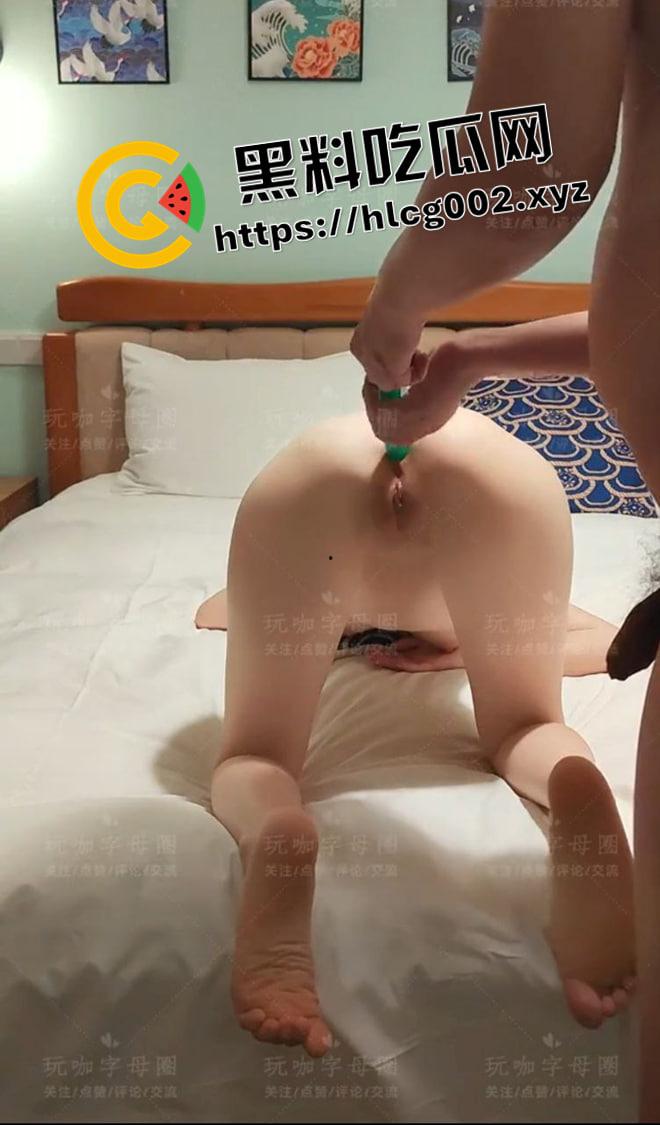 肛条探肠！1米5长的肛塞比模特都高 全部塞进去 这怕不是直接到胃了 抽出来的时候魂都没了-2