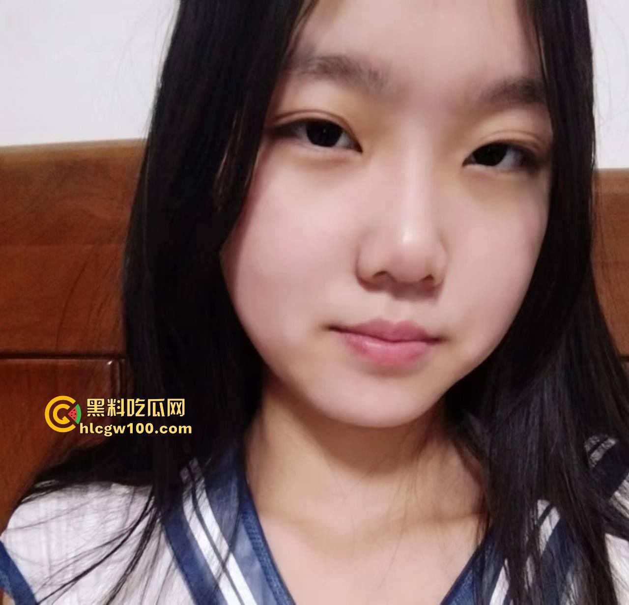 广西柳州学院【甜思思】自慰视频曝光，顶级骚母狗自慰诱惑，全程骚到炸裂！-1