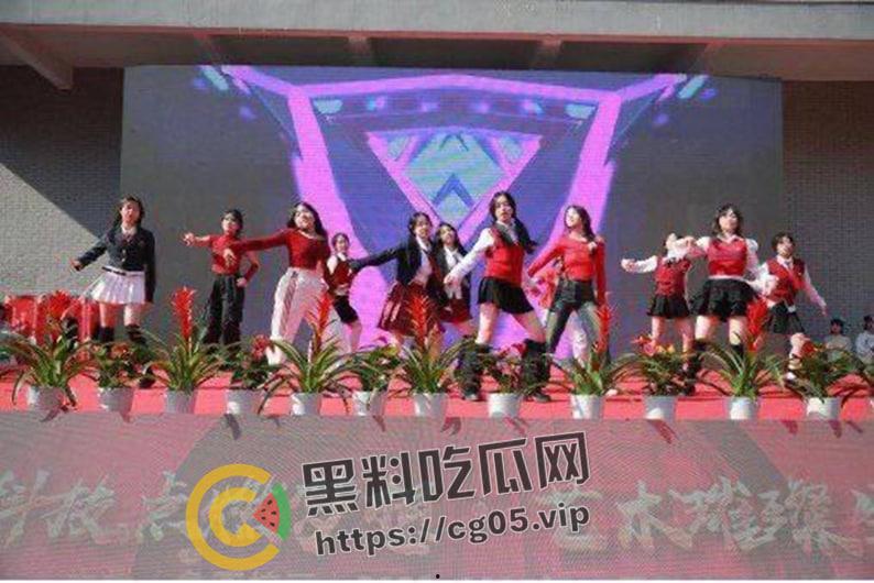 福州第十八中学【南笙】跟网友裸聊视频被外泄 巨乳高中生背地里竟然是反差母狗-3