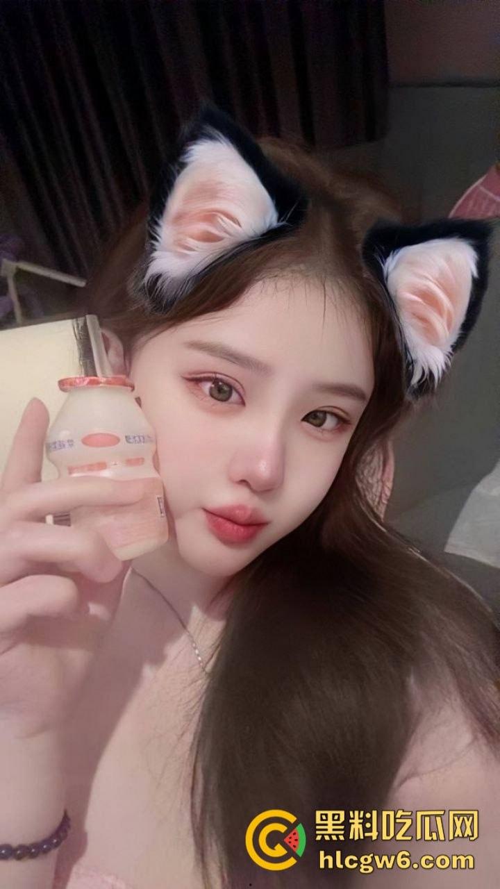 小本生意难做 关门解衣卖逼 山东泰安美甲店老板娘【张菁玮】自拍自卖自慰小视频被扒抠逼揉奶高潮喷尿 女神人设尽毁！-1