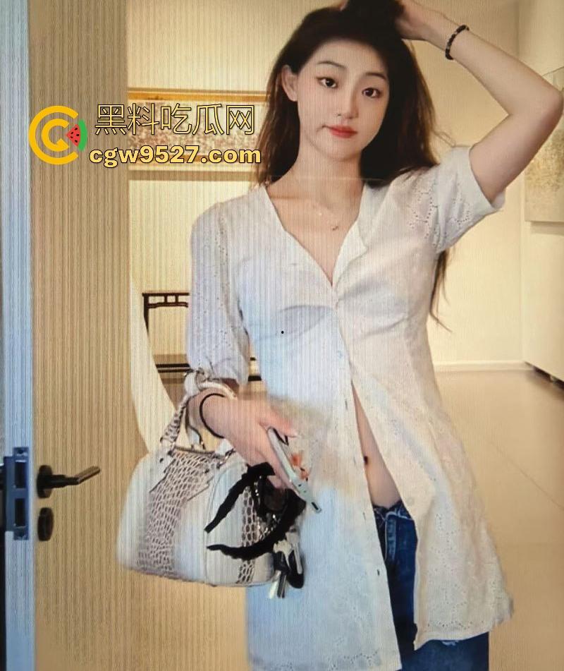 长春工商学院【刘晴晴】洋溢青春气息，圆润脸庞甜美可人，却在床上与男友彻底放飞，深喉口交反差十足！-3