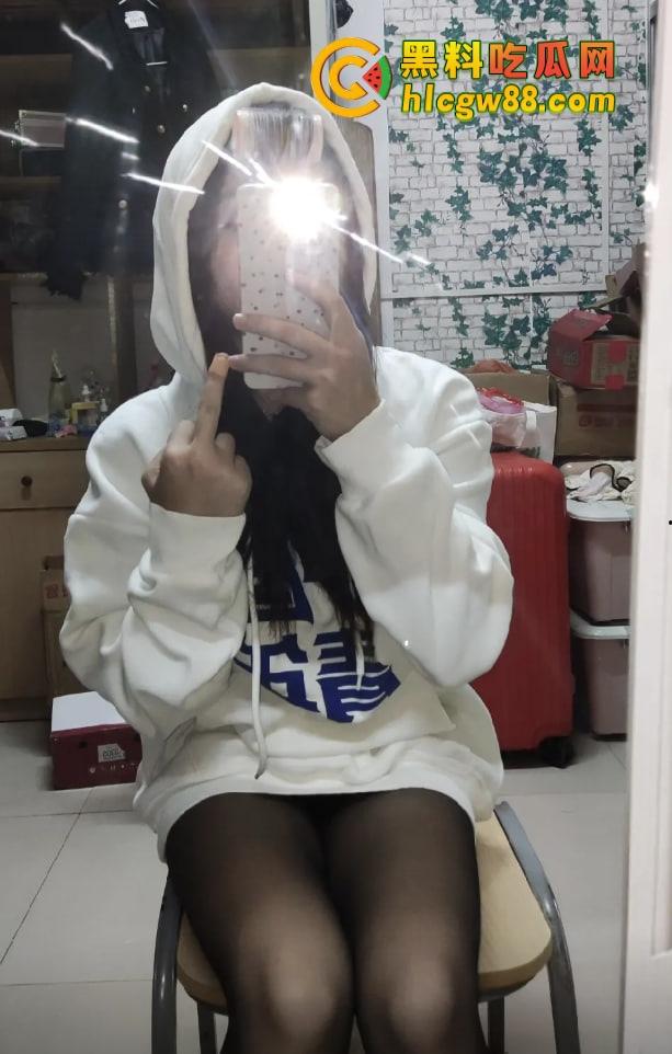 广东22岁反差婊『李若影』被大哥调教，真空上车先验逼毛，半挂车前野战被操烂内射！-9