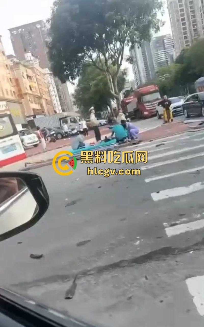 带妹飙到212码，大众车毁人亡！精神小伙翻车直播秒变吃席现场，欢迎瓜友围观！-6