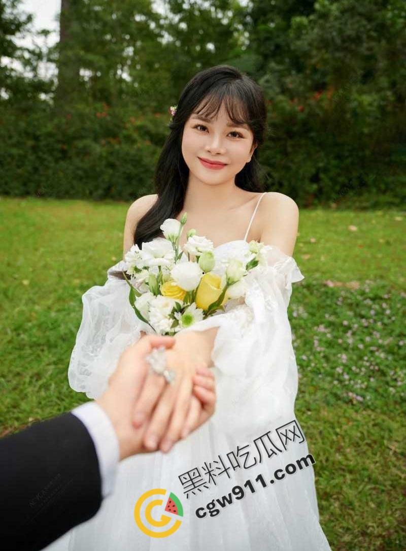 江苏无锡坐台女【陈馨阳】成功上岸后抛弃金主，与接盘侠光速闪婚，金主怒曝出性爱视频泄愤-1