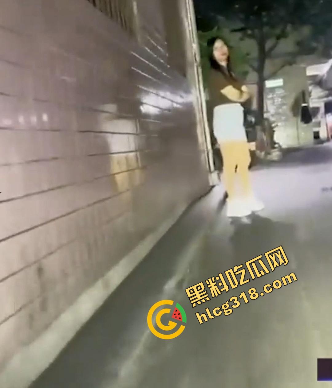 代驾小哥走错路，误入广州快餐洞洞乐街，5分钟看到20个站街妹，还有人主动贴窗舔门把，狼友们你们懂？-5