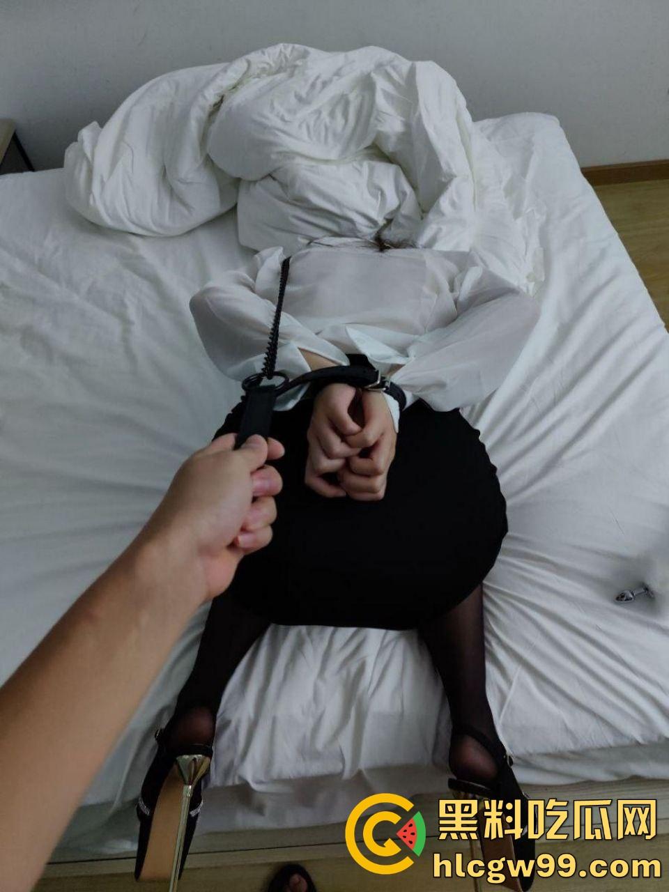 重庆OL女职员【林薇俞】职场精英变主人的反差母狗，露脸调教照疯传，骚货反差是玩的明明白白！-15