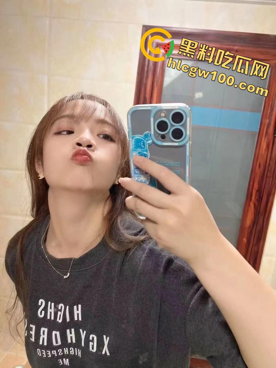 杭州工商大奶银行职员【王雅敏】，为求上位主动给领导当狗，被调的夸夸扇自己耳巴子-1