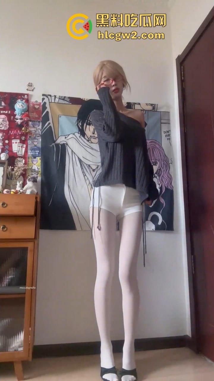 抖音40W粉反差婊网红【行简】第二弹母狗属性拉满 穿白丝露穴直播  前面刚玩出翔现在又来新骚操作！-14