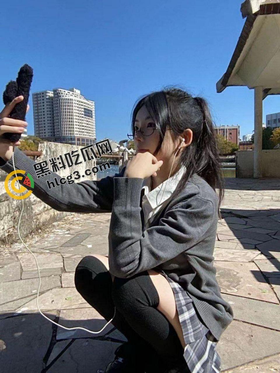 上海00年『叶蓉蓉』沦为金钱奴隶！清纯女神小萝莉与金主爸爸口交私拍曝光，男友心碎成绿帽侠！-4