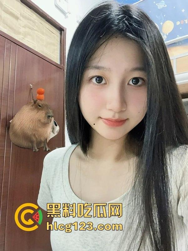 清纯不复存在！华南师大眼镜妹白琦珊云盘性爱片外泄，男友用情趣道具把她的小穴玩成流水工厂！-1