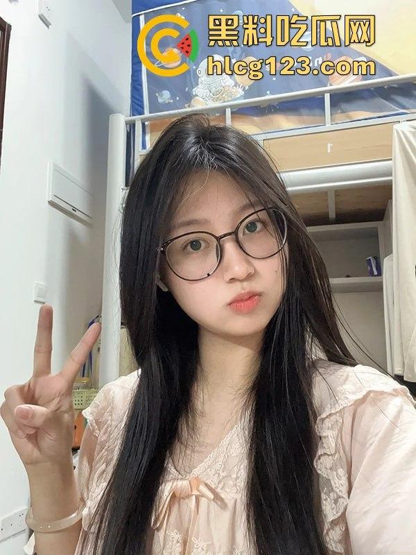 清纯不复存在！华南师大眼镜妹白琦珊云盘性爱片外泄，男友用情趣道具把她的小穴玩成流水工厂！-3