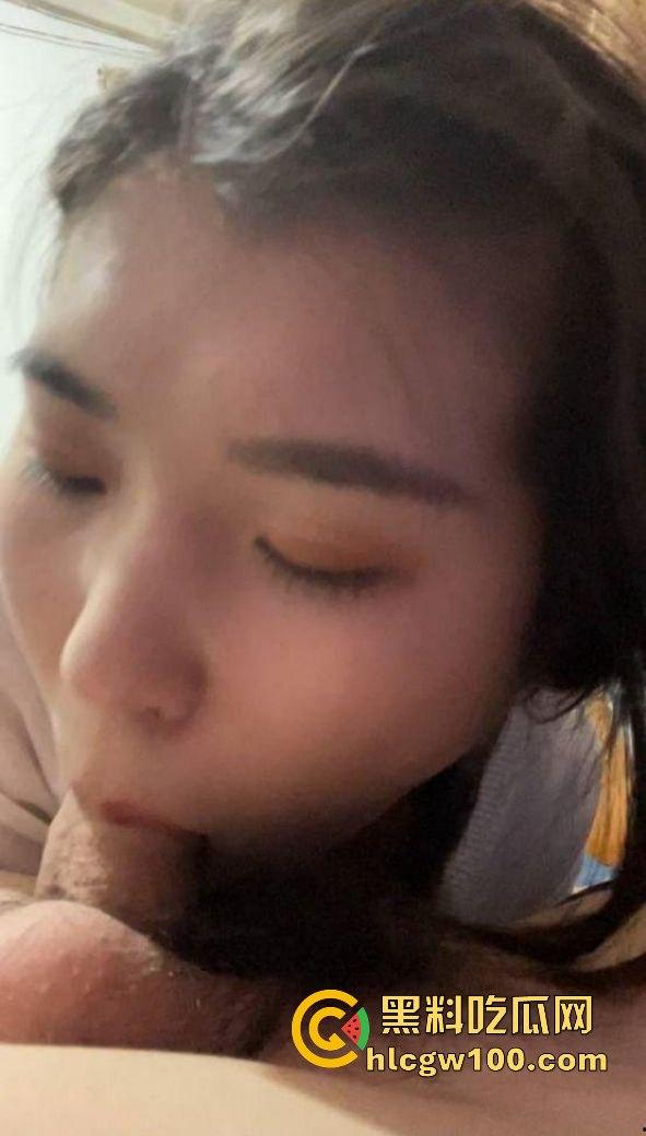 兰州大学反差母狗【李妍柔】调教视频曝光，调教成了吃鸡好手 鸡巴套子，内容劲爆！！-11