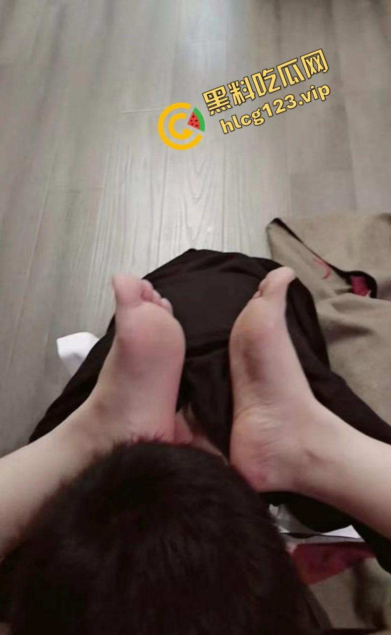 河北高颜值美女【孙淼】，在线道具自慰潮喷诱惑，最后被金主啪啪狠草！-21