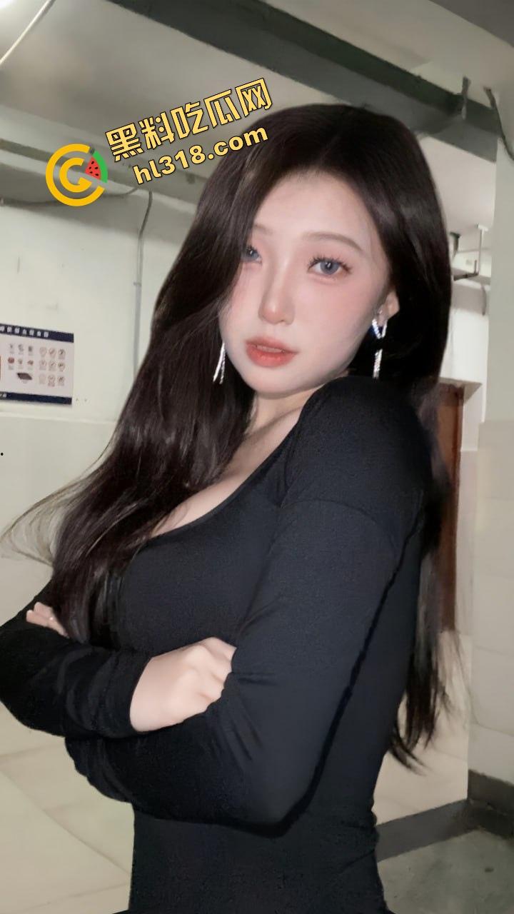 姐姐骚得没底线，奶子给弟弟当奶嘴，小嫩弟被撩成狗,小马硬拉大车激情拉满！-1