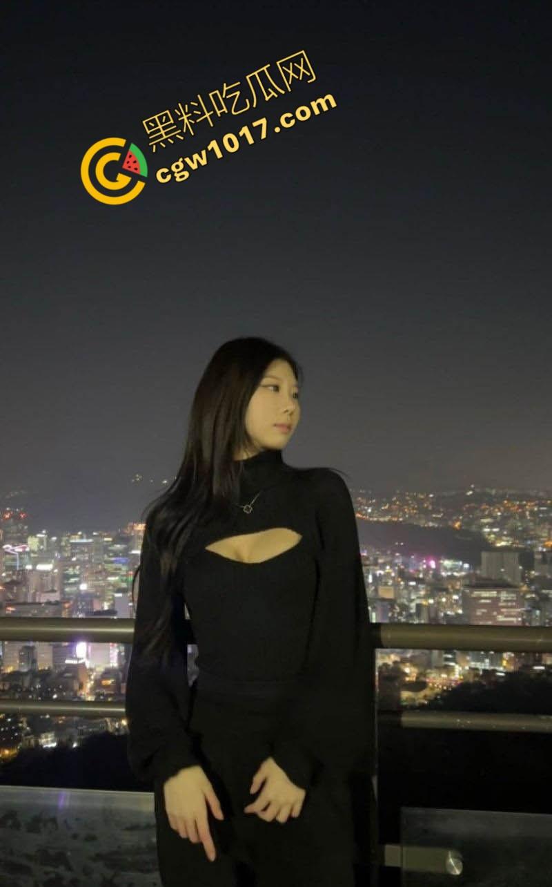 新加坡性感美女留学生被前男友泄露性爱视频爆红网络，极品身材被各种爆操 淫荡本质尽显无遗，火辣画面引发热议-3