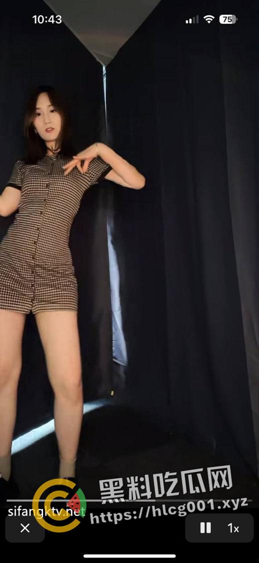 浙江宁波名媛的真实面孔 星巴克手里拿 大屌硬往逼立塞 被操到声嘶力竭还不停下 果然公车就是不心疼-1