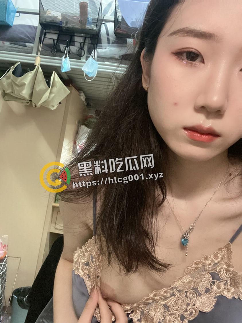 浙江宁波名媛的真实面孔 星巴克手里拿 大屌硬往逼立塞 被操到声嘶力竭还不停下 果然公车就是不心疼-5