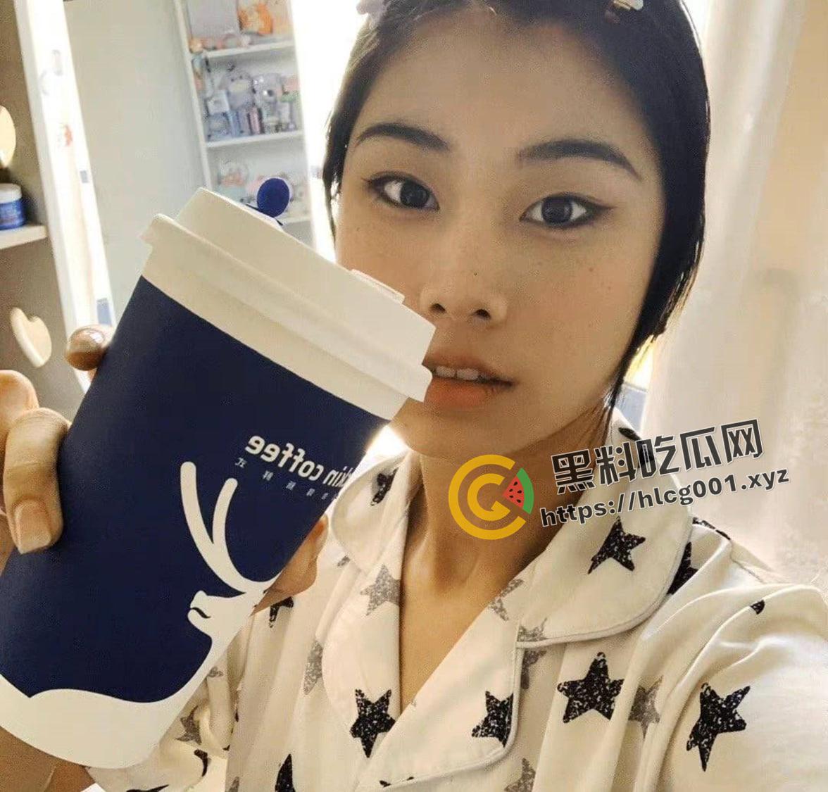 浙江宁波名媛的真实面孔 星巴克手里拿 大屌硬往逼立塞 被操到声嘶力竭还不停下 果然公车就是不心疼-10