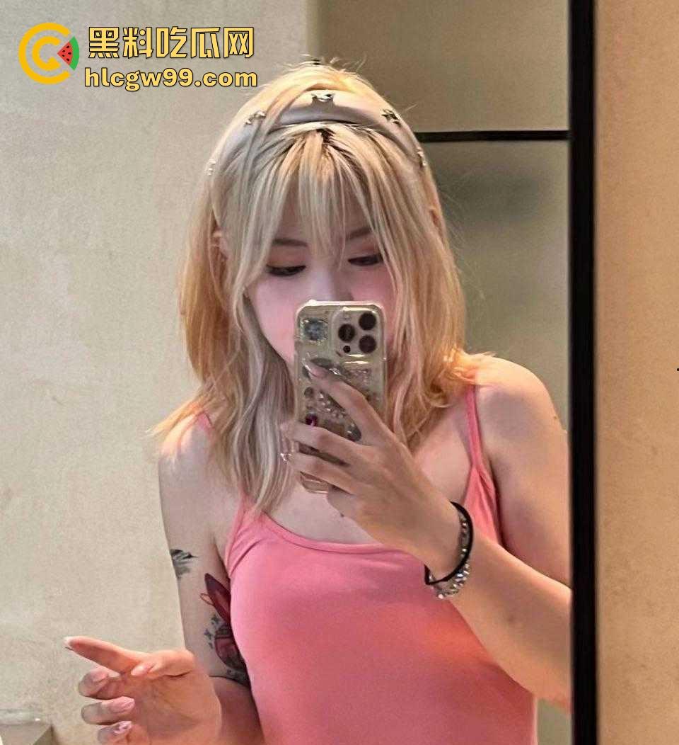 湖南高颜值反差金发母狗【李敖怡】约炮视频曝光，掐着脖子猛操白虎粉穴，内容炸裂！-1