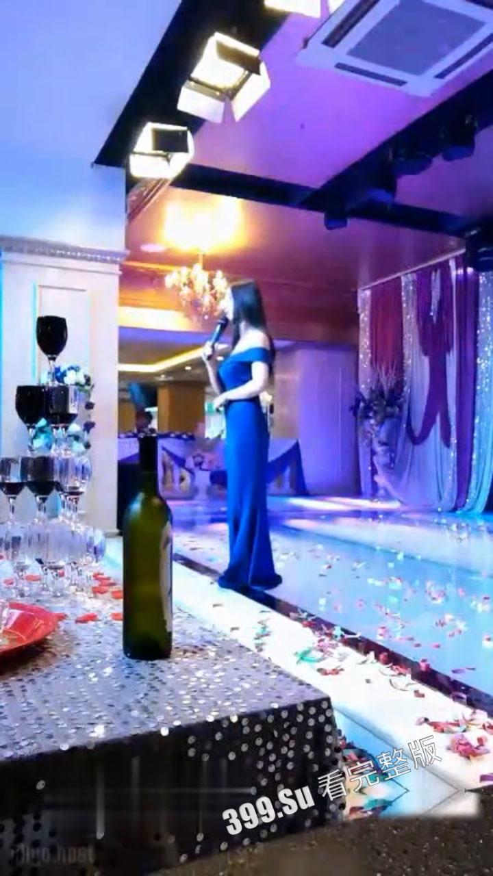 真刺激！一本正经主持婚礼的美女司仪  竟是塞着跳蛋直播的黄播 婚礼结束进厕所潮喷卸欲 真实淫领风骚啊-3