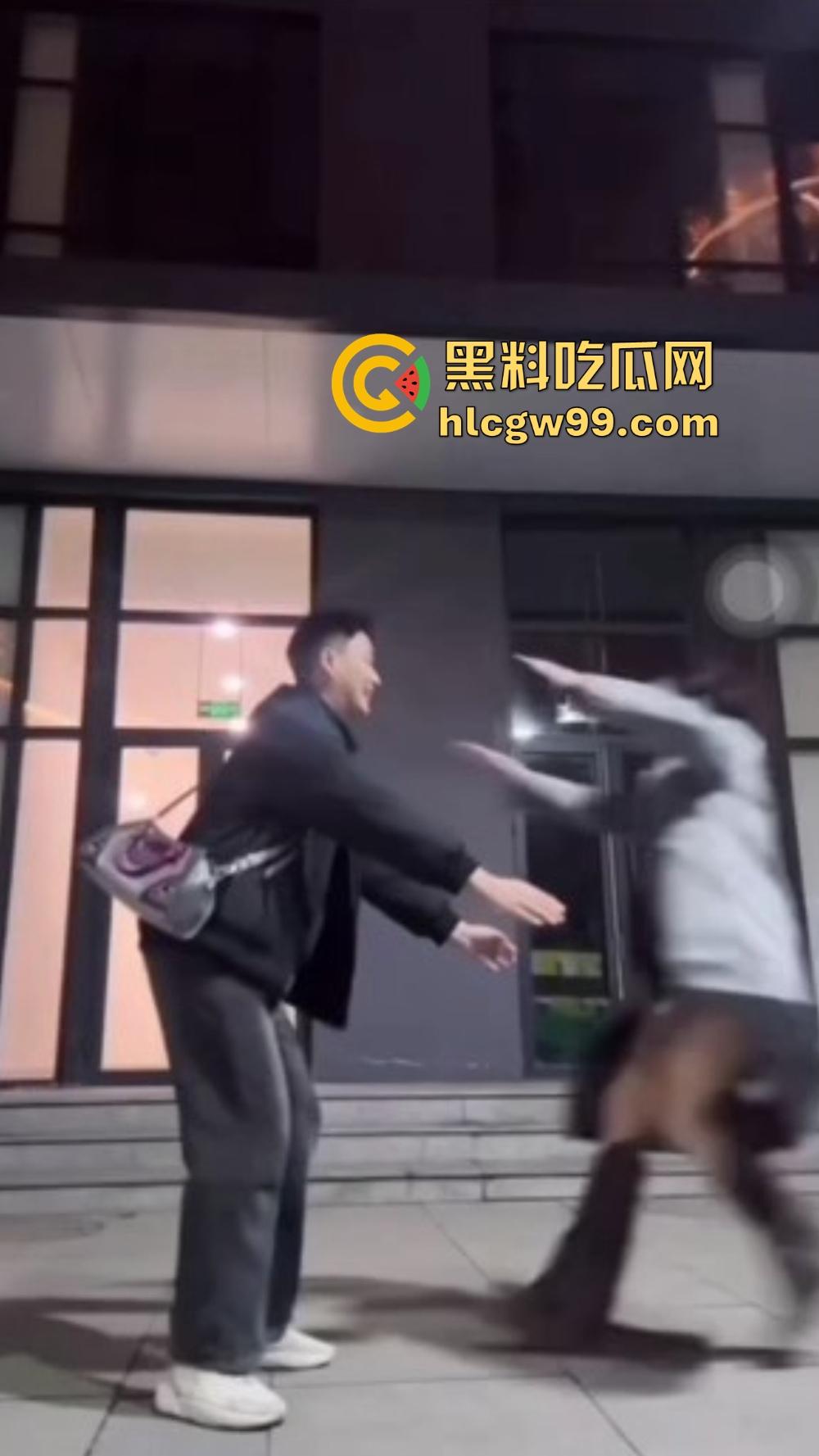 大学生寒假异地久别重逢，见面就开干，满房都是爱液和喘息，从床干到地，抱着不撒手猛猛干久别胜新婚！-9