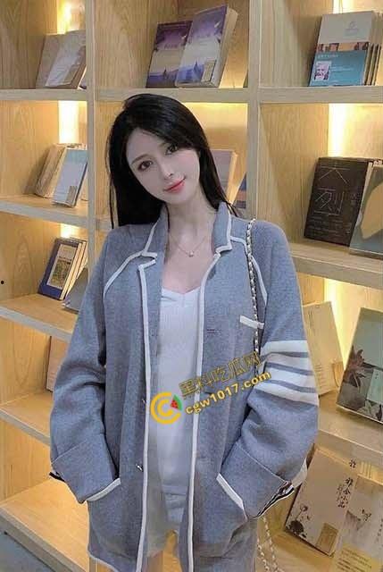 海角大神【野兽绅士】销魂驯兽：将姐姐调教成性奴，背骑遛弯，舔足湿滑，狗叫销魂！-1