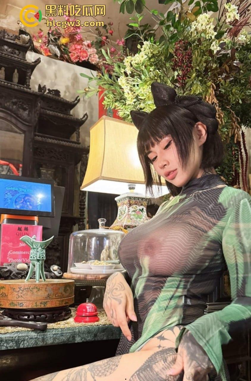 OF的【高乔尤美】最新私拍火爆出圈，花臂纹身配丰唇童颜，巨乳摇晃间尽显骚劲儿！-3