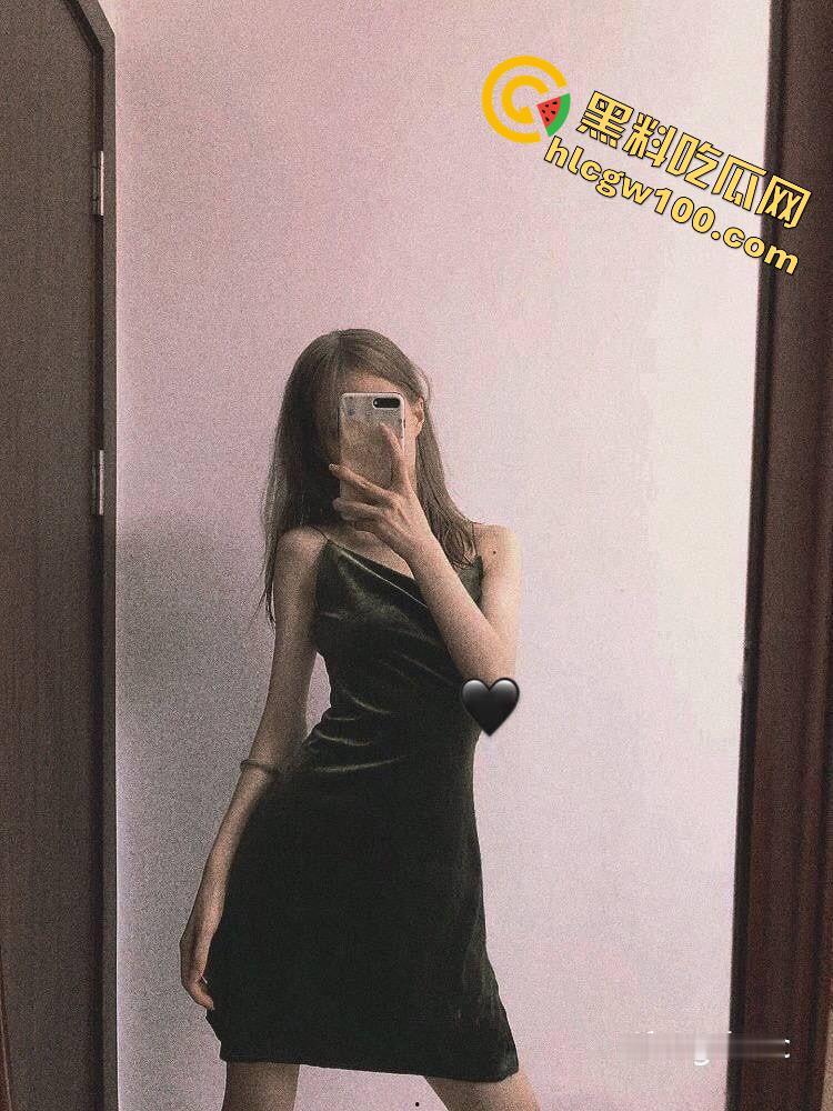 广电大三母狗【李艺然】被富二代包养调教，情趣制服，道具插穴，口爆吞精完全当狗玩-4