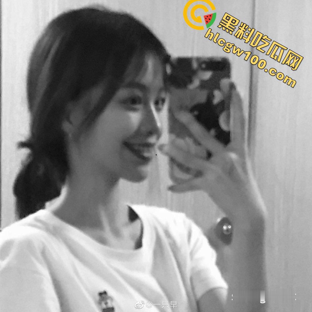 广电大三母狗【李艺然】被富二代包养调教，情趣制服，道具插穴，口爆吞精完全当狗玩-7