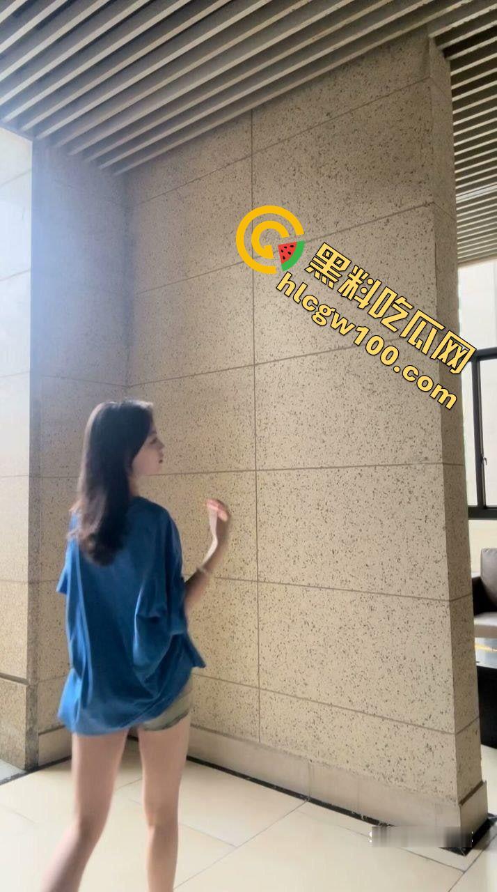 广电大三母狗【李艺然】被富二代包养调教，情趣制服，道具插穴，口爆吞精完全当狗玩-8