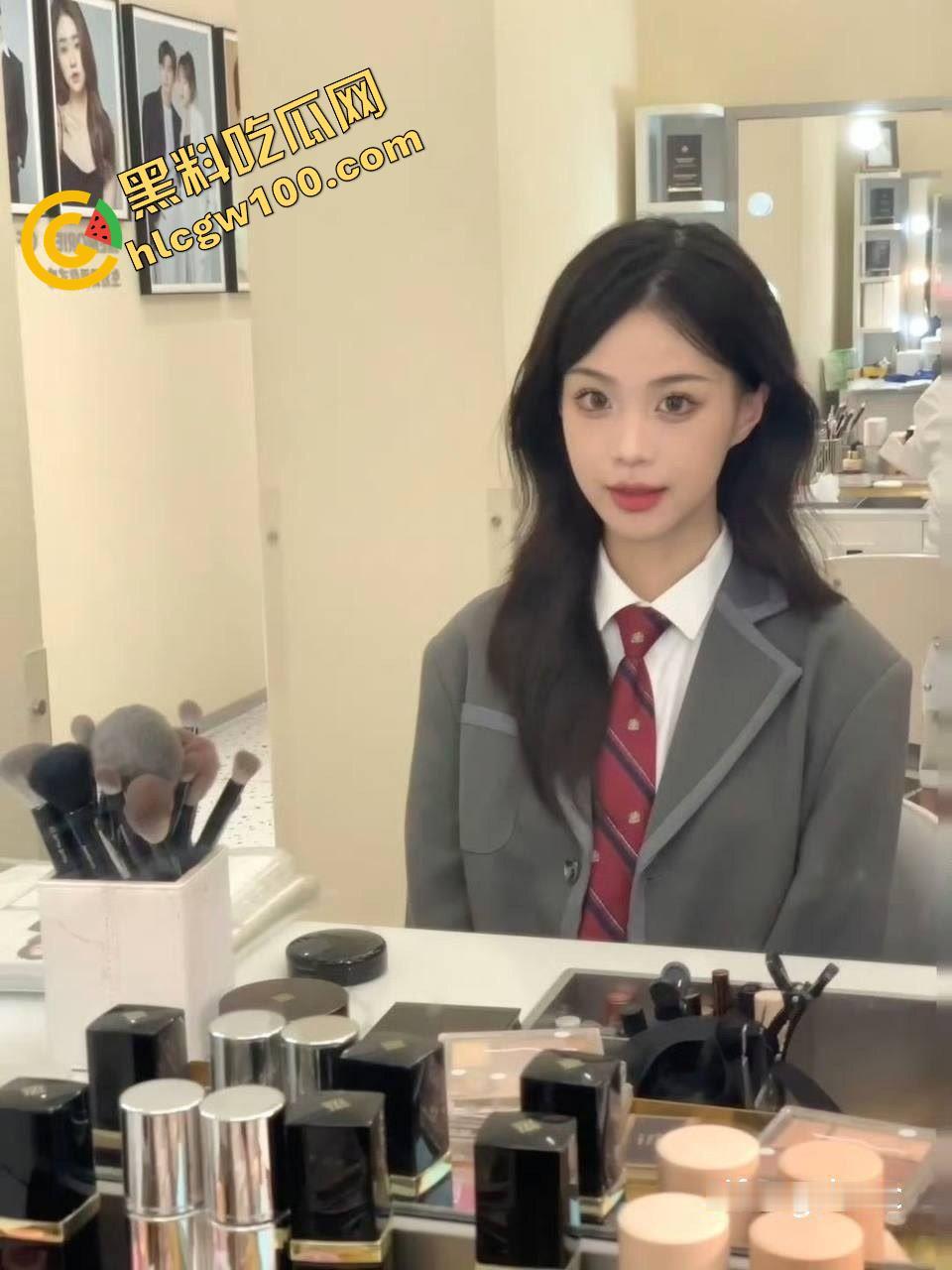 广电大三母狗【李艺然】被富二代包养调教，情趣制服，道具插穴，口爆吞精完全当狗玩-13