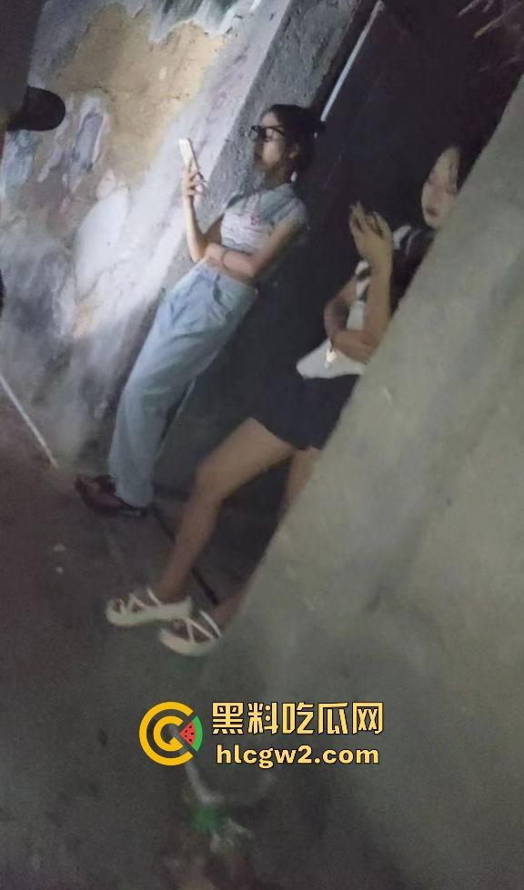 汕头骚鸡就业压力爆表 白天起步价150晚上200 嫩妹抱着价目表求大哥消费 粉丝赶紧进来吃福利！-9