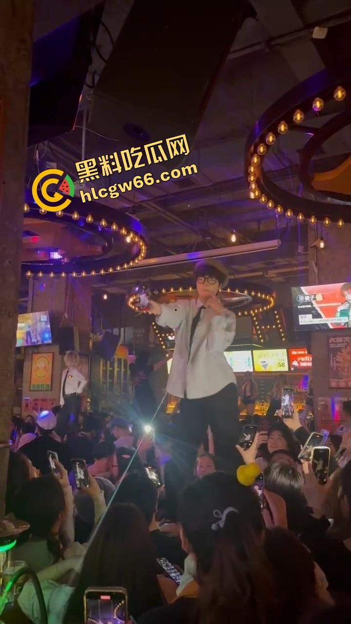 长沙春天夜店姐姐们爆玩男模，腹肌热舞搔到湿，小仙女们轮流上手，今晚不射都难！-7