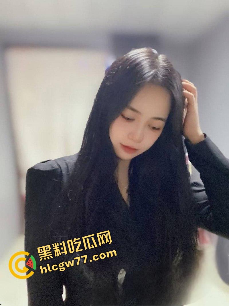 重庆财经学院反差母狗曝光，新疆小骚逼『夏兹热丽』破处后被疯狂口爆颜射，还舔精自拍骚得逆天！-15