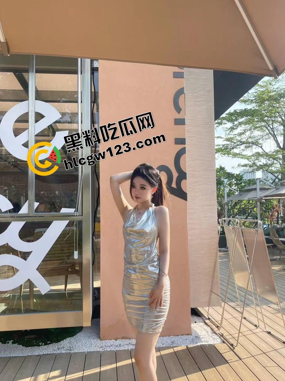 不是每只鲍都是九头鲍，这户型才叫王炸，包裹感拉满，牛子进去就不想出来，黑料吃瓜热推极品骚穴！-3