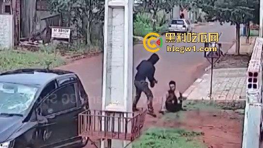 死侍附体的墨西哥硬汉！被车撞又挨两枪屁事没有，AK卡膛气得杀手怀疑人生，简直把杀手心态直接崩了！-5