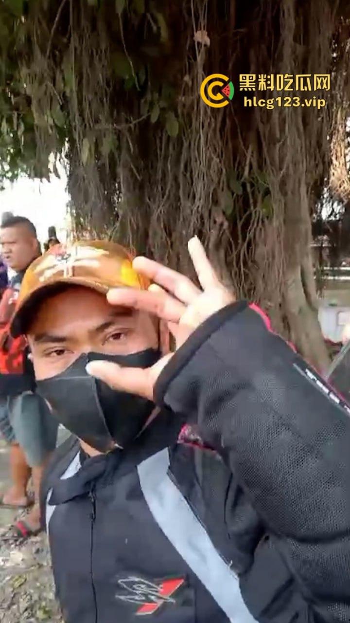 大型皮开肉绽现场！印尼一地发生冲突 有内战的国家真的不要去！-2