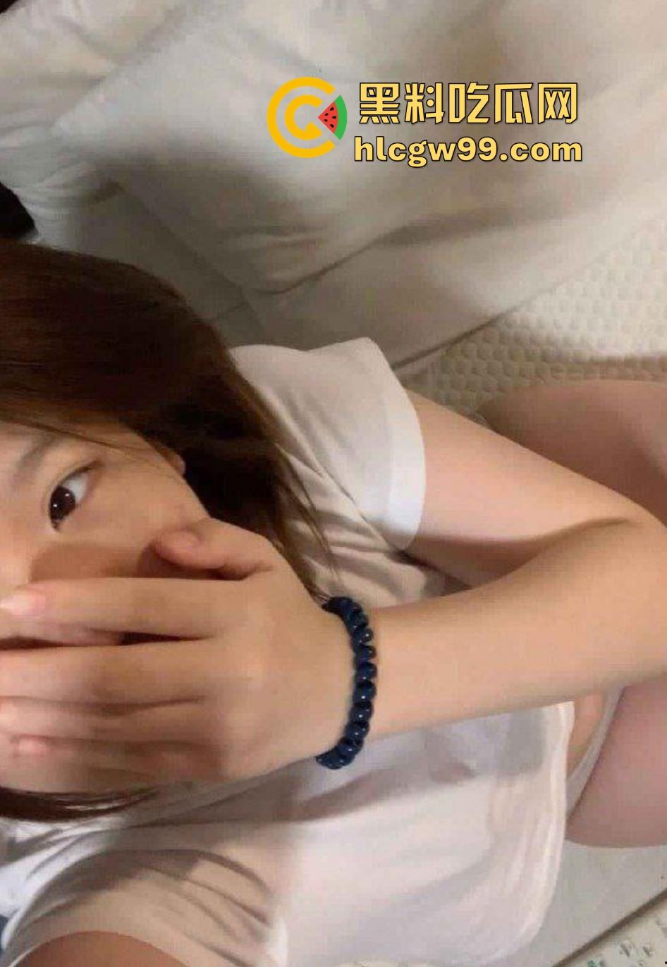 湖南工程学院高颜值萝莉少女【吴冰冰】不良视频曝光，清纯与性感并称，反差的让人惊艳！-1