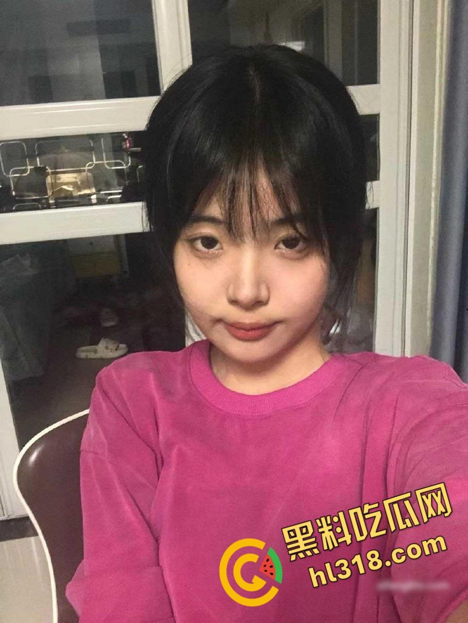 山西运城学生妹【陈茹茹】，懵懂清纯JK少女，看到18cm大屌眼睛都亮了，跪在地上口交满满的征服感 !-1