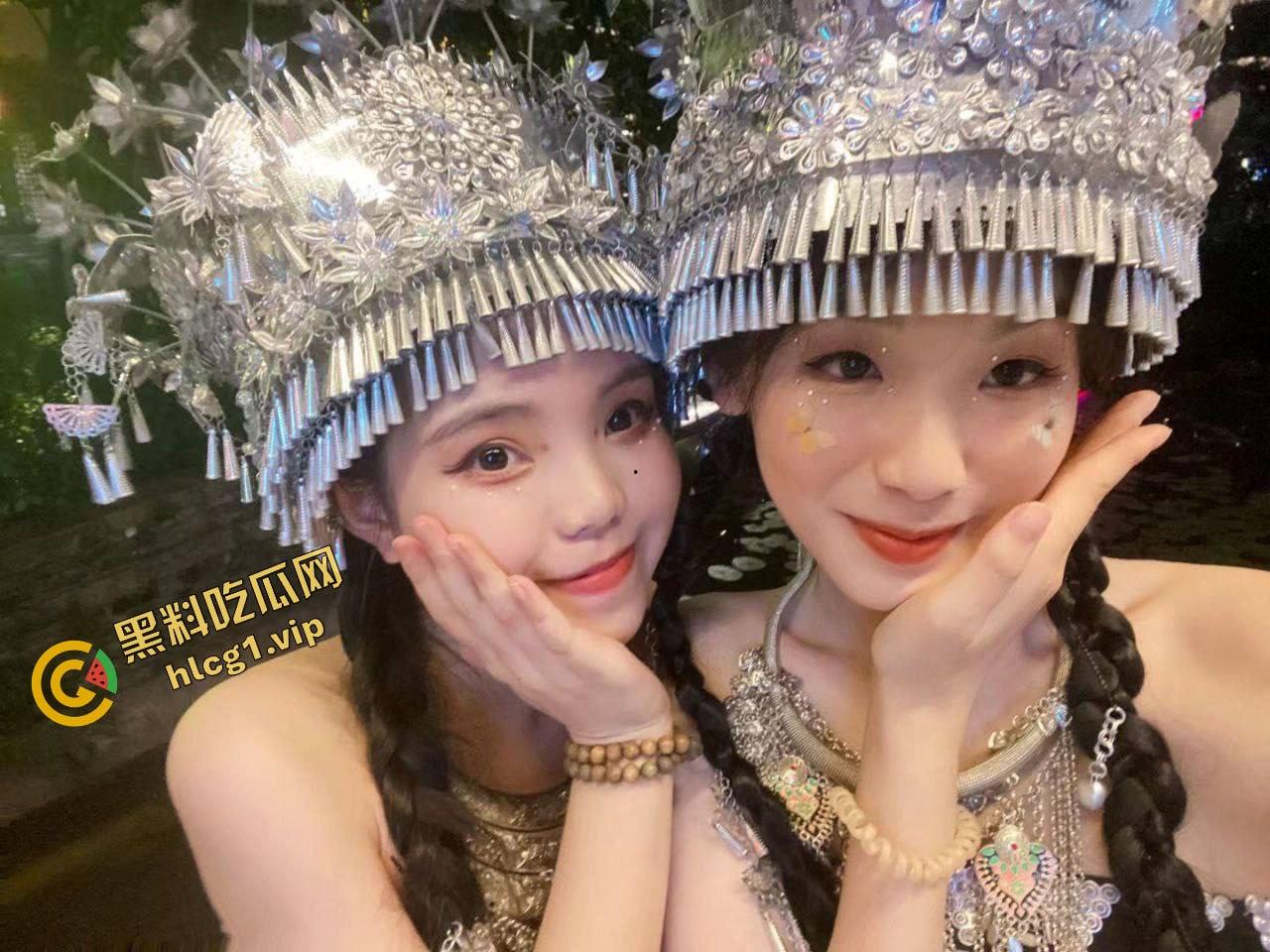 爆火泄密流出！云南苗族清纯美少女 口交深喉口爆 头饰摇曳沙响 极致诱惑！-1