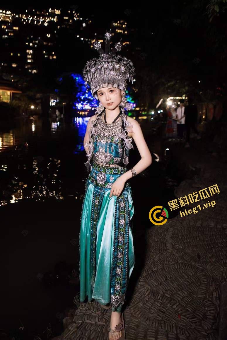 爆火泄密流出！云南苗族清纯美少女 口交深喉口爆 头饰摇曳沙响 极致诱惑！-3