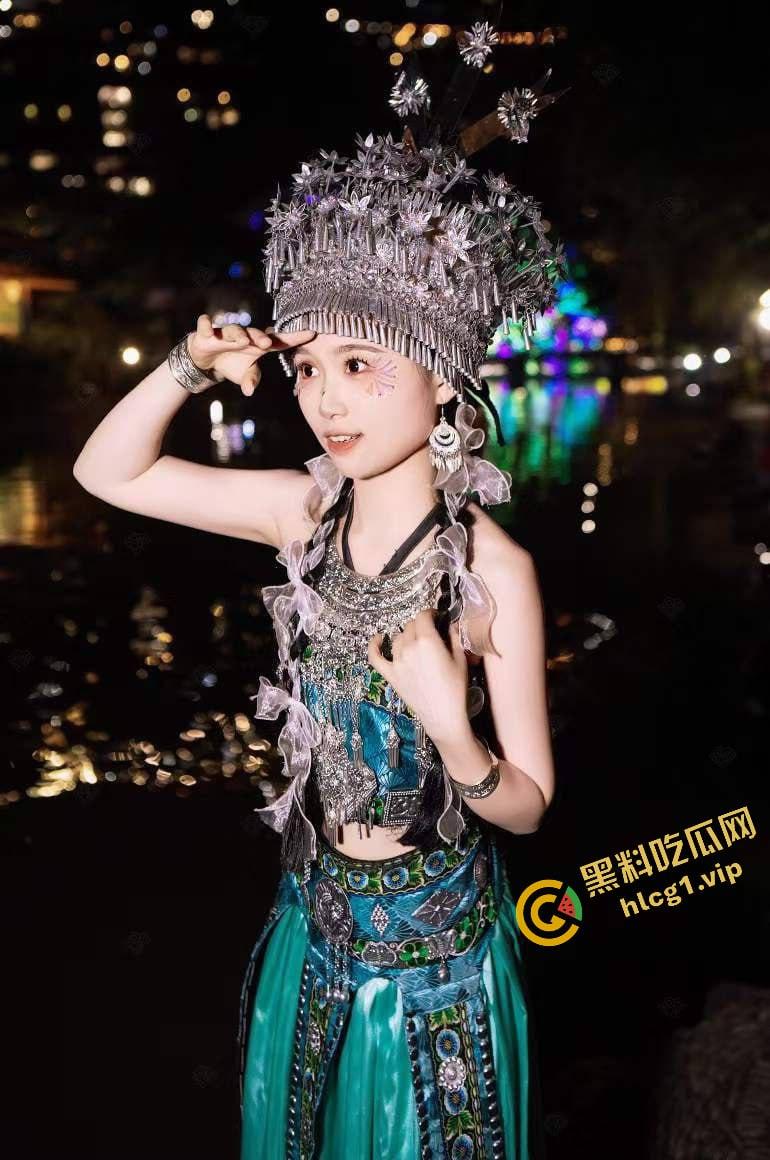 爆火泄密流出！云南苗族清纯美少女 口交深喉口爆 头饰摇曳沙响 极致诱惑！-4